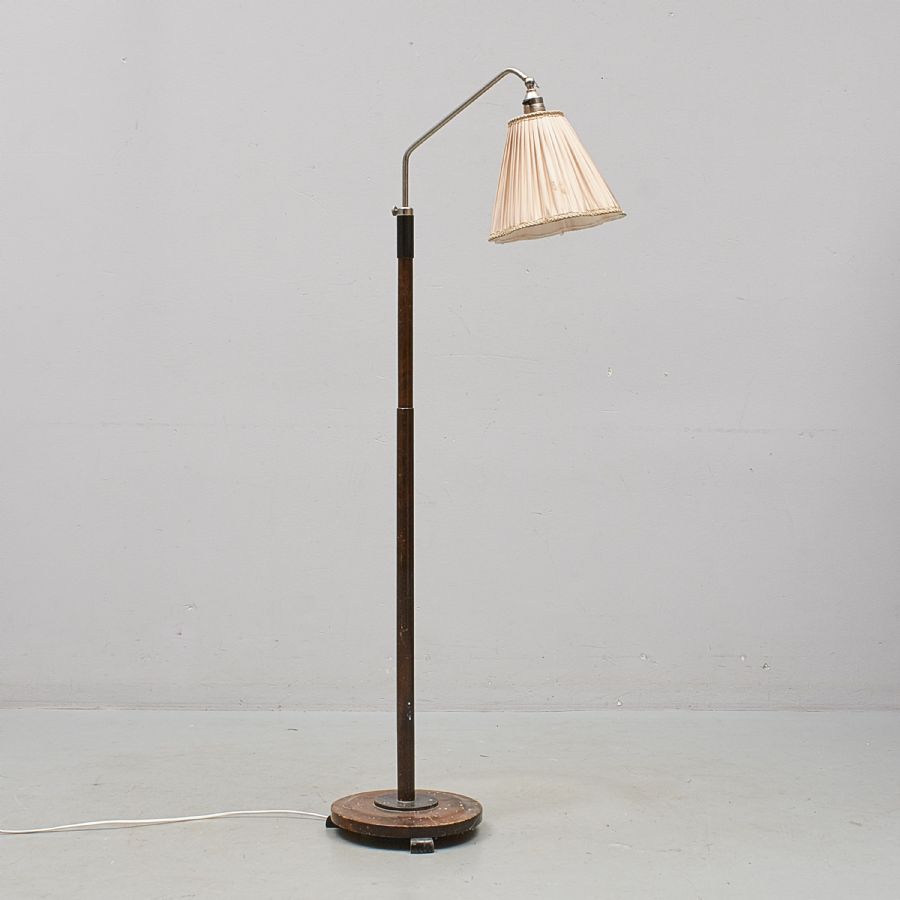 Golvlampa, 30 tal, betsad björk, höj sänkbar. Metropol Golvlampa, 30 tal, betsad björk, höj sänkbar. Metropol